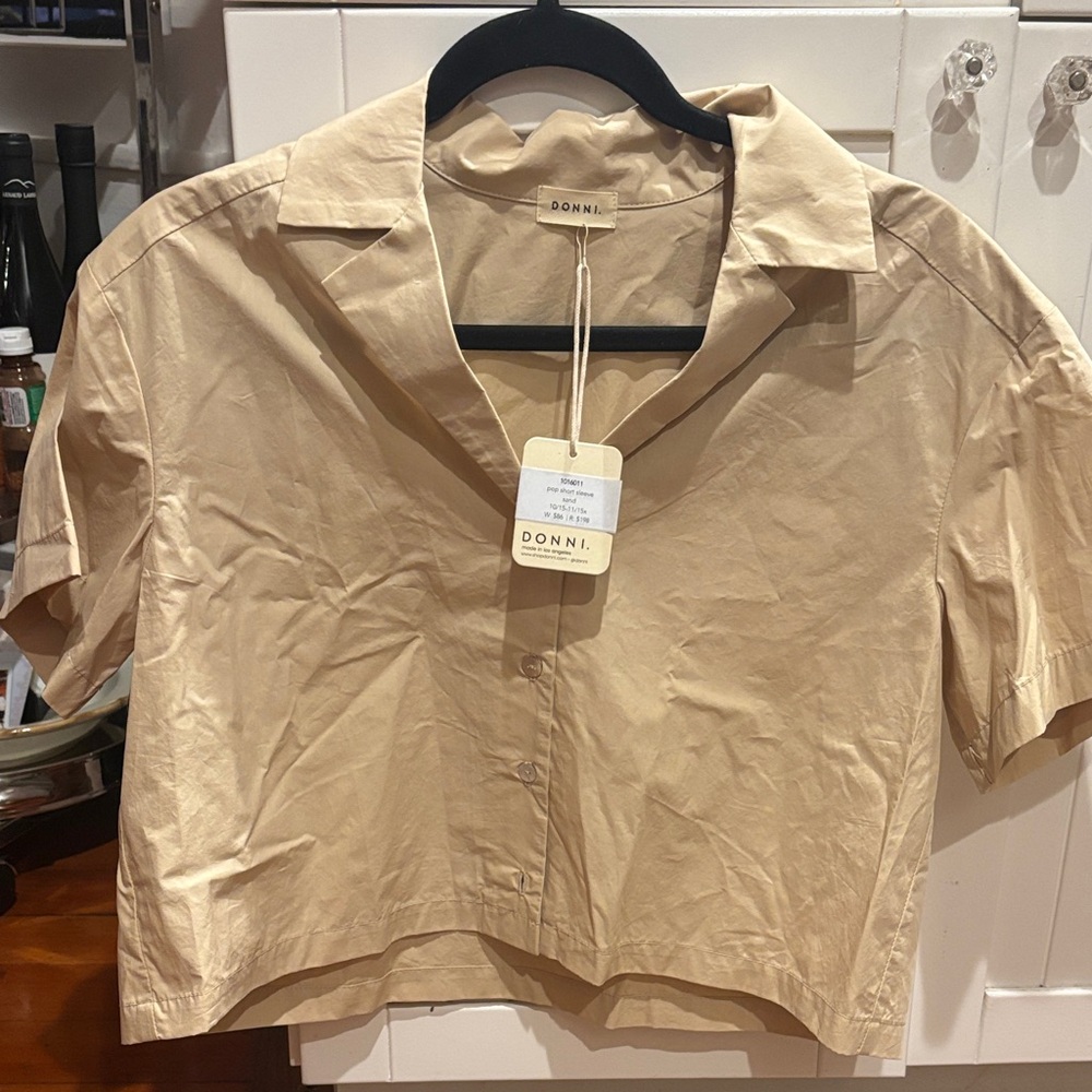 DONNI. Beige Short-Sleeve Button Crop Top
